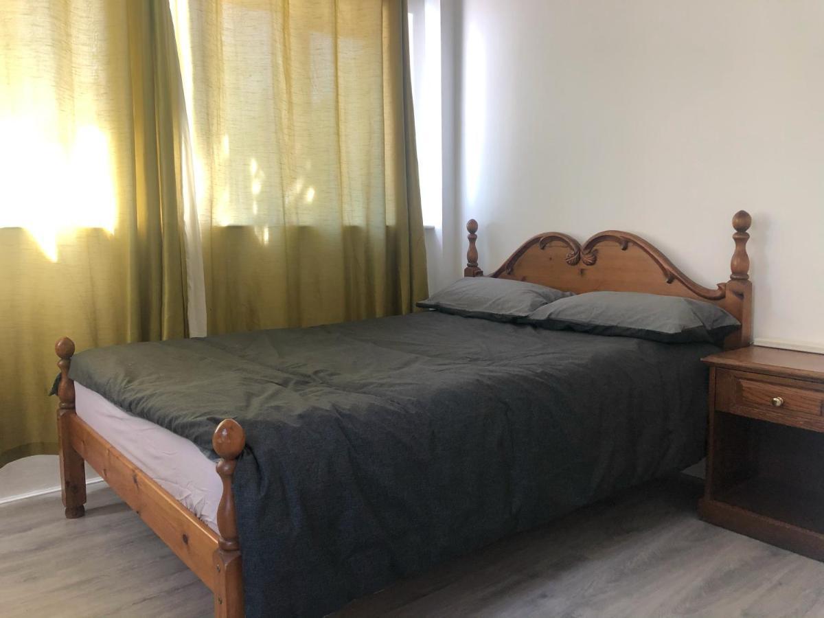 Double Room With Private Bathroom In A 2-Bedrooms House Londres Exterior foto